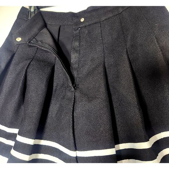 H&M Divided pleated skirt Women's Size 10 - Picture 3 of 6